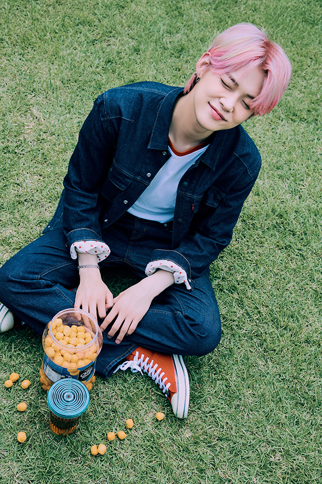 AR-Group; Photo of TOMORROW X TOGETHER member YEONJUN.