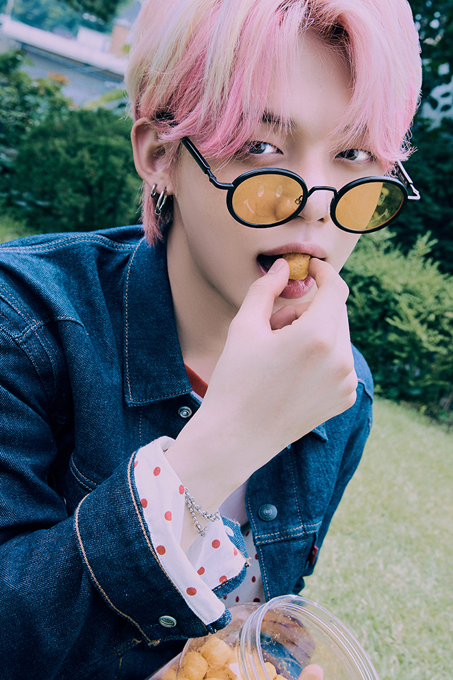 AR-Group; Photo of TOMORROW X TOGETHER member YEONJUN.