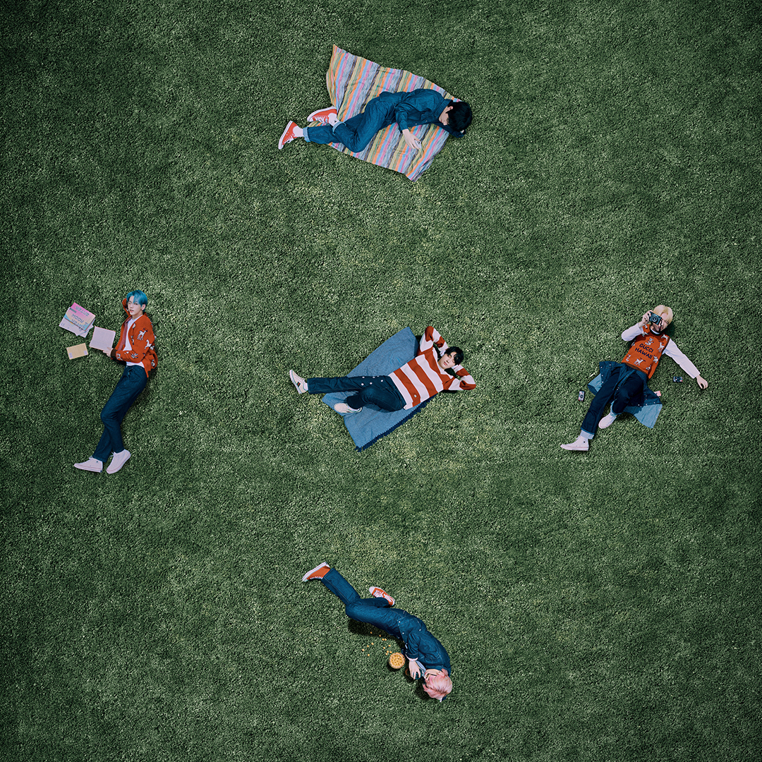 AR-Group; Photo of TOMORROW X TOGETHER.