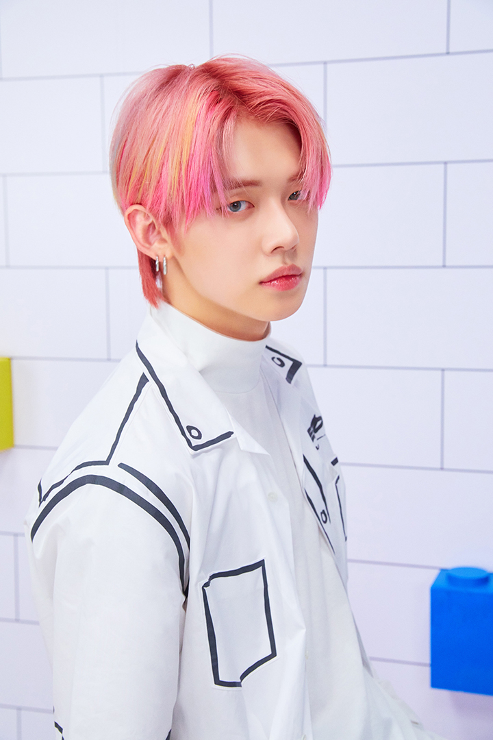 VR-Yeonjun; Photo of TOMORROW X TOGETHER member YEONJUN.