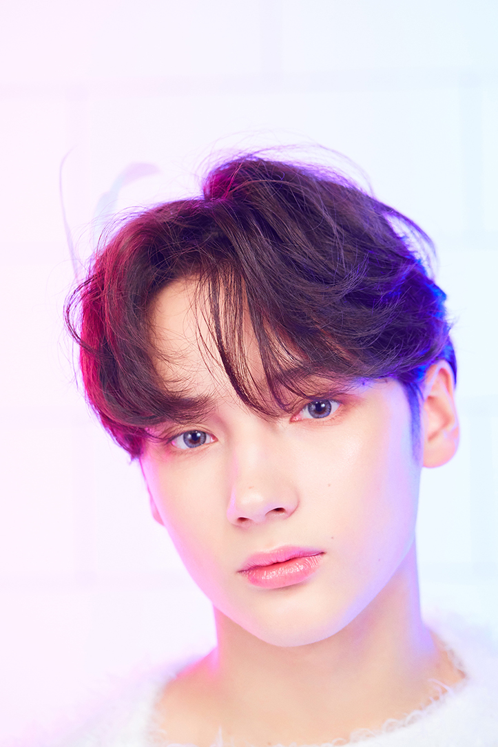 VR-Hueningkai; Photo of TOMORROW X TOGETHER member HUENINGKAI.