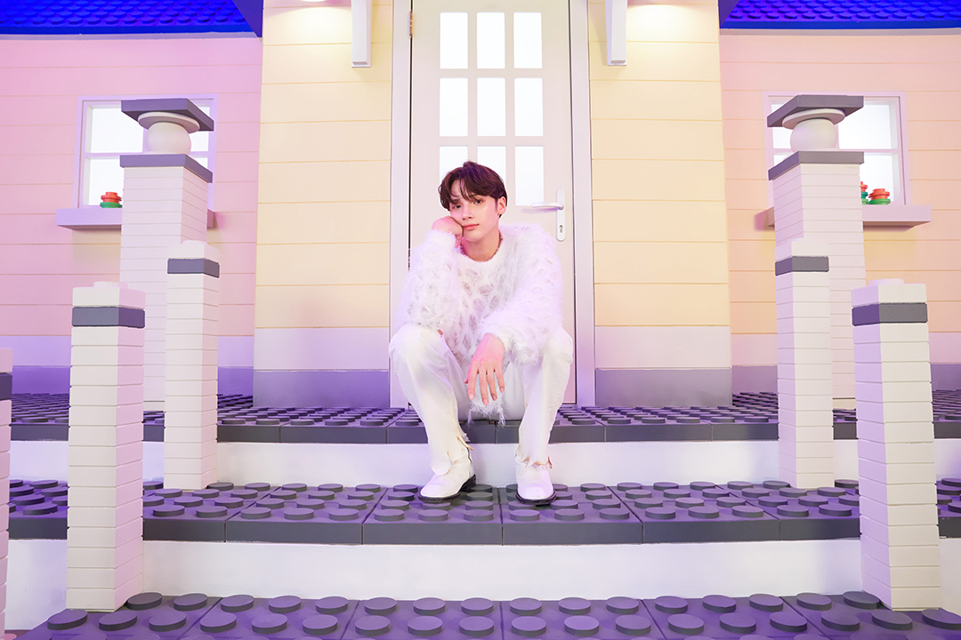 VR-Hueningkai; Photo of TOMORROW X TOGETHER member HUENINGKAI.