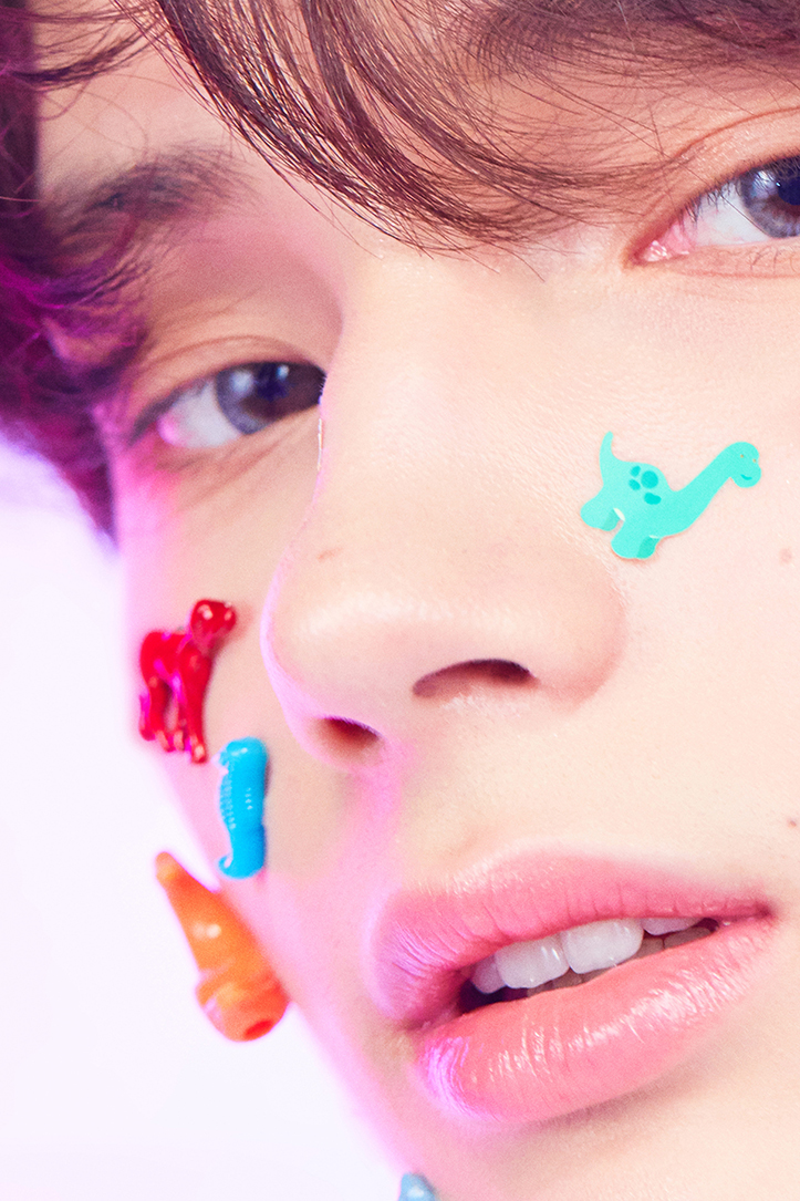 VR-Hueningkai; Photo of TOMORROW X TOGETHER member HUENINGKAI.