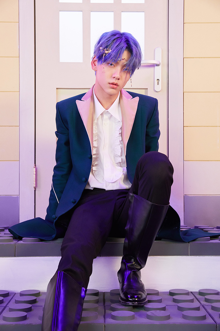 VR-Soobin; Photo of TOMORROW X TOGETHER member SOOBIN.