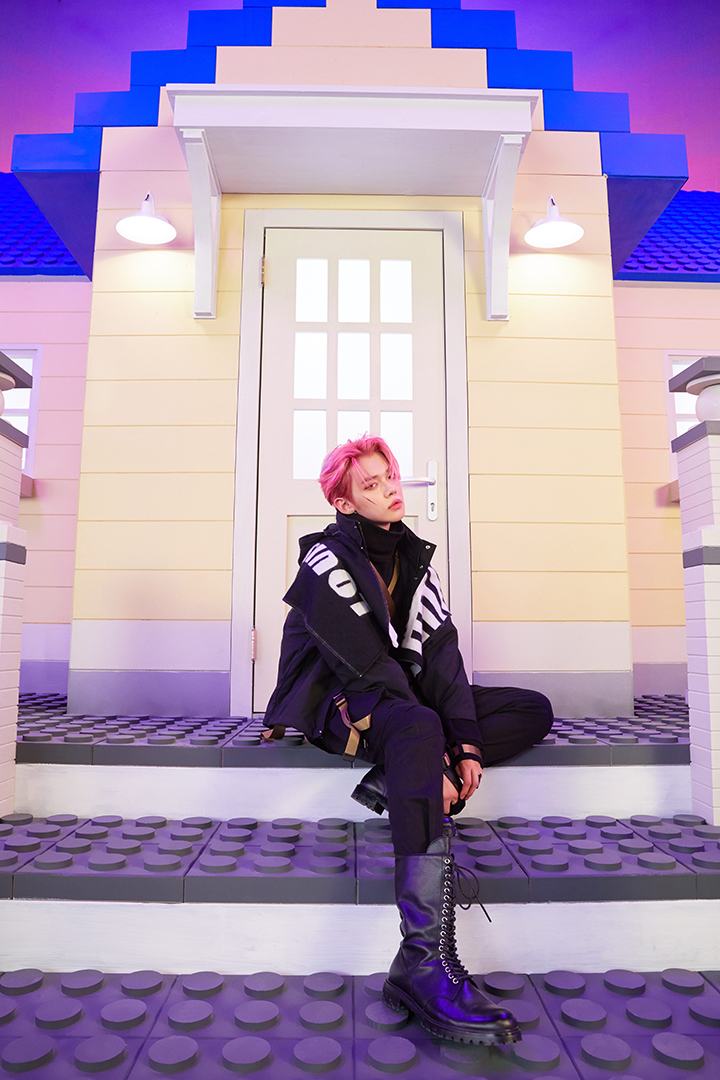 VR-Yeonjun; Photo of TOMORROW X TOGETHER member YEONJUN.