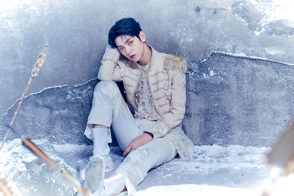 Photo of TOMORROW X TOGETHER member SOOBIN