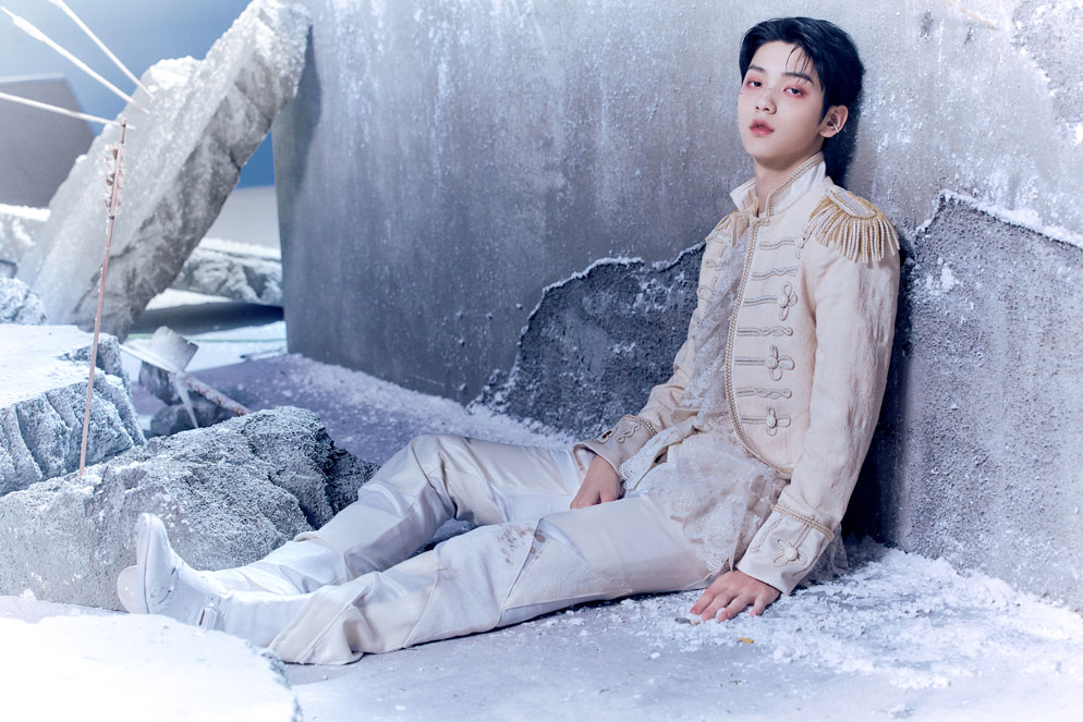Photo of TOMORROW X TOGETHER member SOOBIN