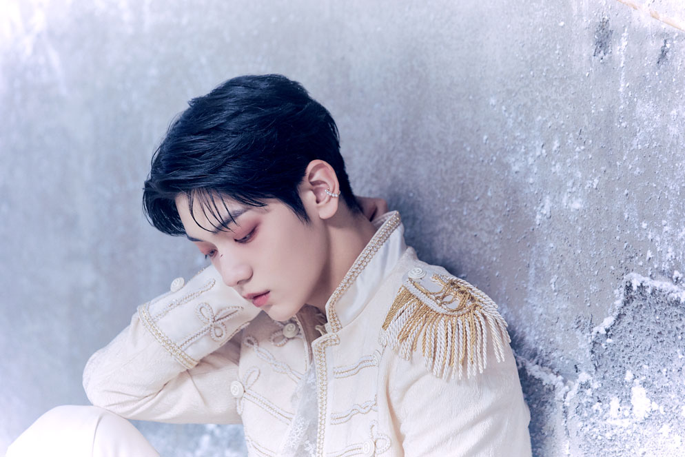 Photo of TOMORROW X TOGETHER member SOOBIN