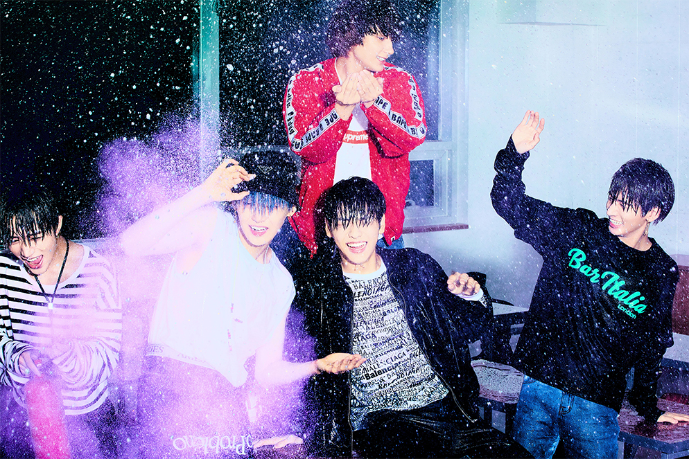 ARCADIA-Group; TOMORROW X TOGETHER의 사진입니다.